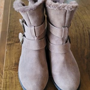 White Mountain ankle bootie